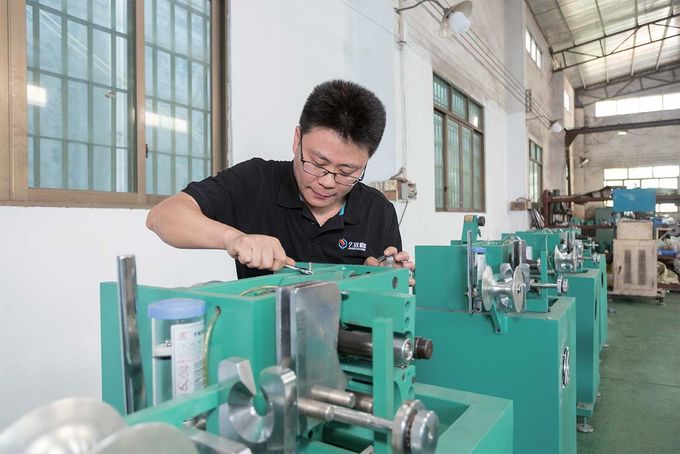 Ekstrüde Atık Plastik Geri Dönüşüm Makinesi PET Şişe Hurda Makinesi Kırma Makinesi 0