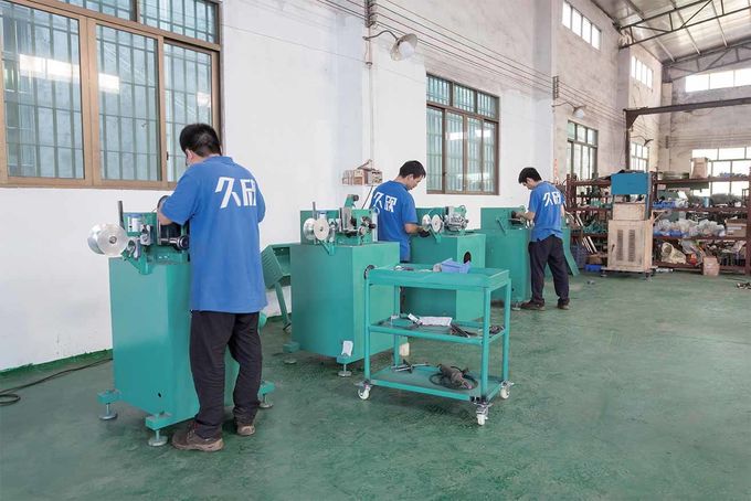 Küçük Ölçekli Plastik Şişe Parçalayıcı PET Geri Dönüşüm Makinesi 0